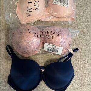 Victoria's Secret Navy and Blush Mixed Bras Set